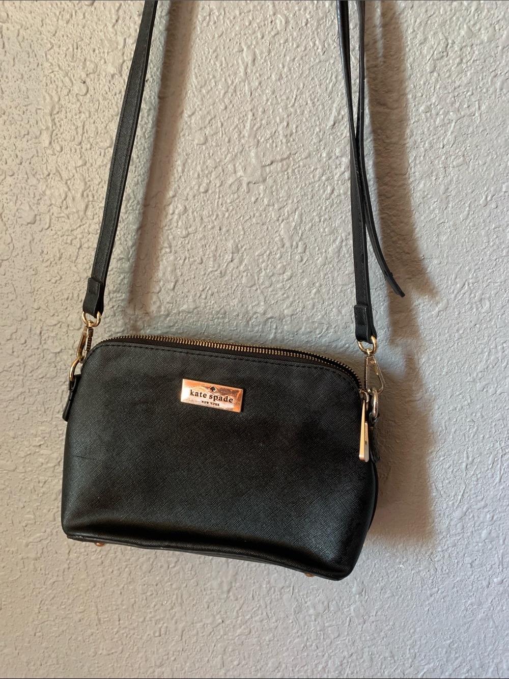 Black Kate Spade ๐ค shoulder bag purse with gold hardware